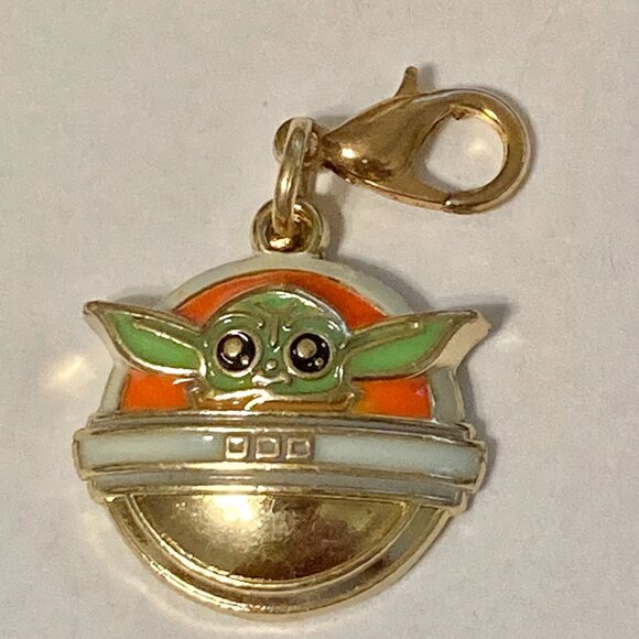 Star Wars The Child Baby Yoda Grogu Mandalorian Charm Clip On Zipper Pull - Picture 2 of 10